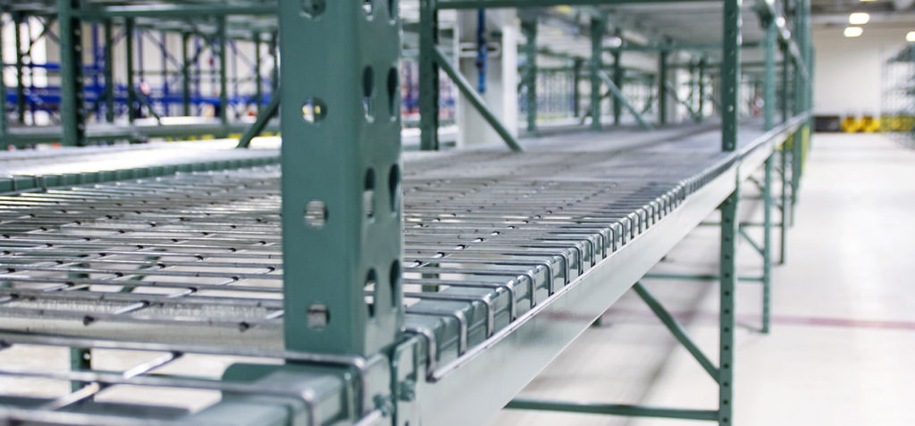 Pallet racks with mesh decks for warehouses